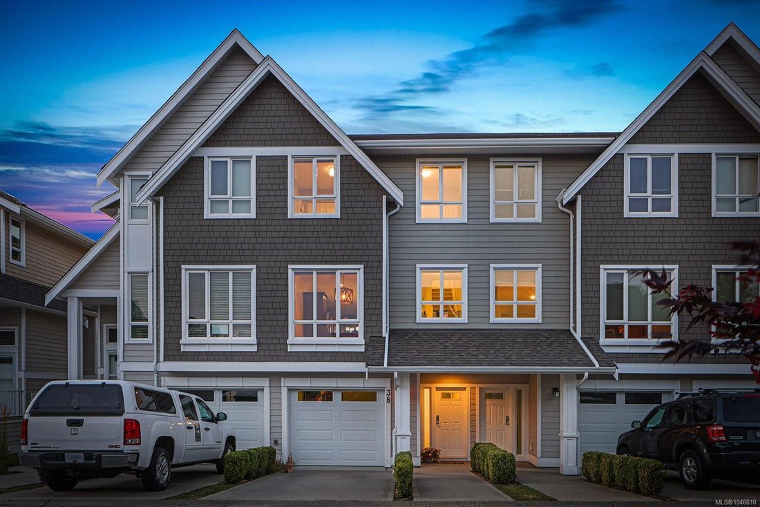 Townhouse in Comox, British Columbia, Canada 3 - 18649844