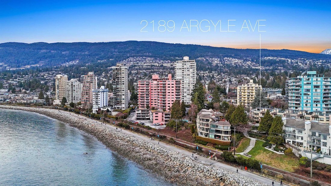 Townhouse in West Vancouver, British Columbia, Canada 2 - 18649856