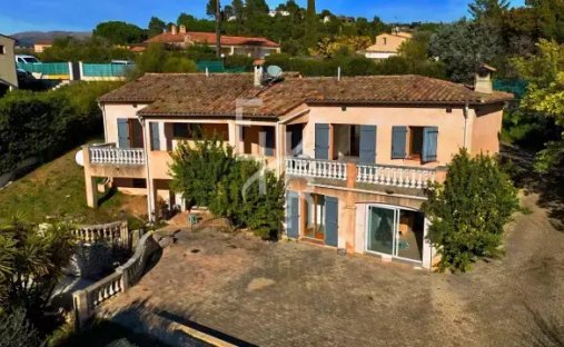 House in Ouest, Peymeinade, France 1