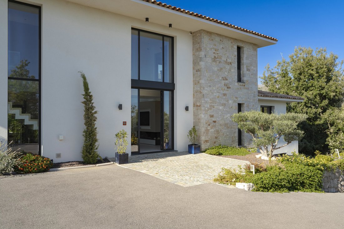 Villa in Nord, Roquefort-les-Pins, France 4 - 18649940