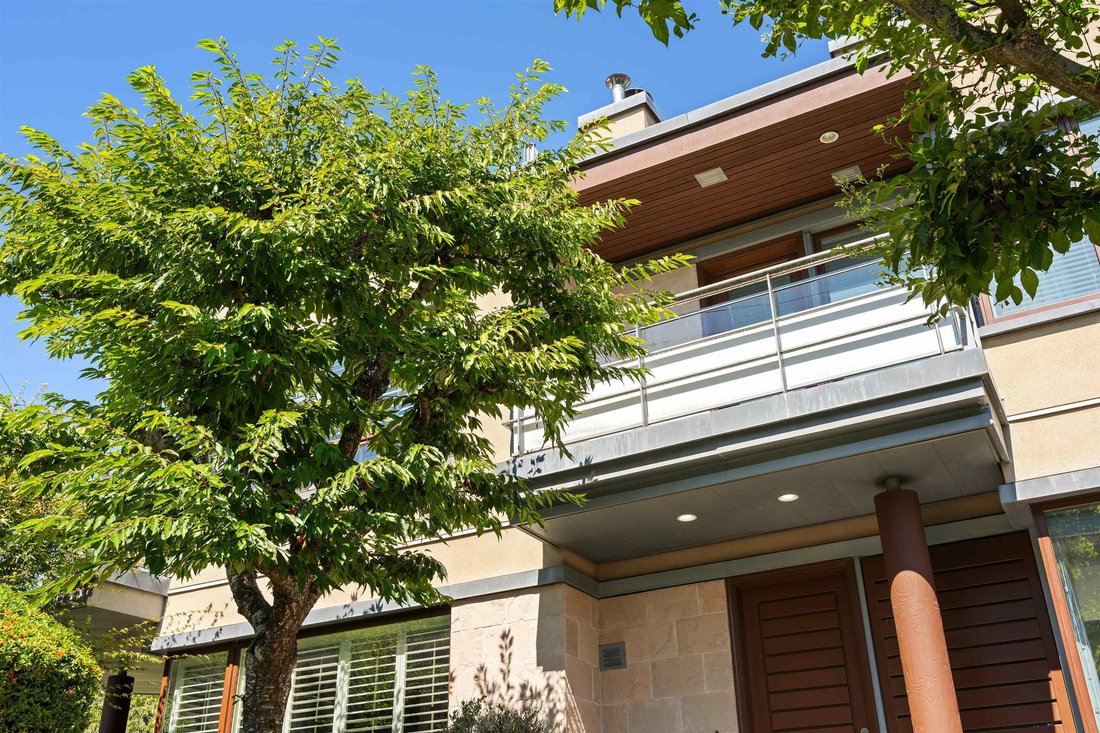 Townhouse in West Vancouver, British Columbia, Canada 3 - 18649856