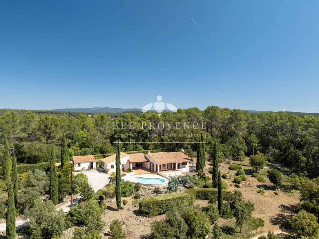 Villa in Entrecasteaux, Provence-Alpes-Côte d'Azur, France 1 - 17673575
