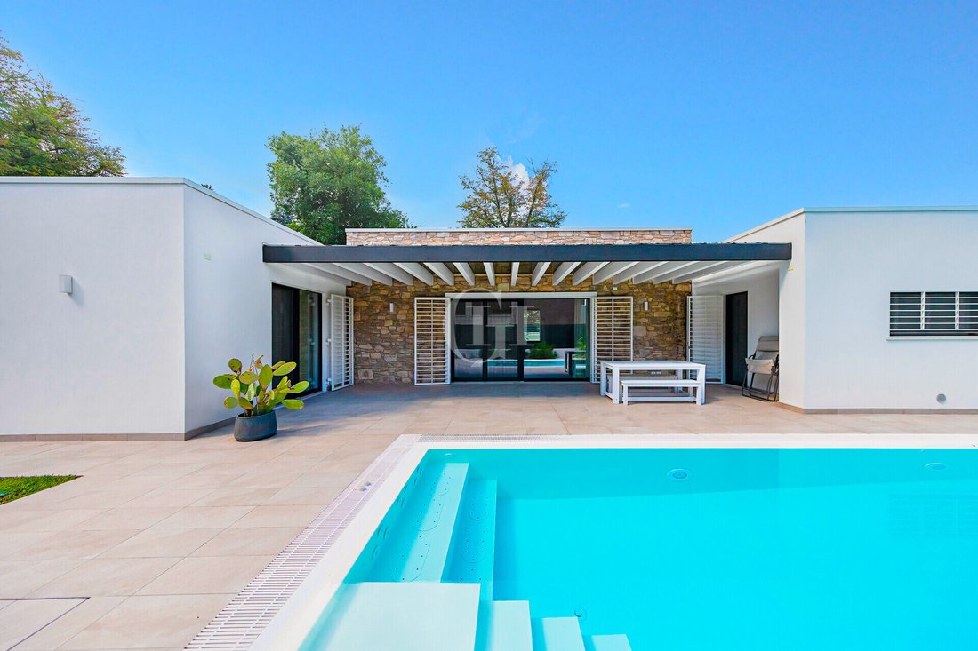 Villa in Hill Zone, Padenghe sul Garda, Lombardy 1 - 18649696