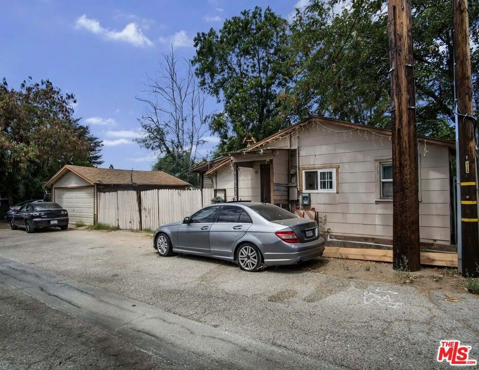 Santa Clarita, California, United States 5 - 18649026