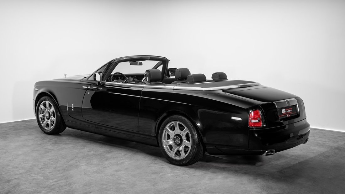 Cabriolet in Dubai, United Arab Emirates 2 - 18649919