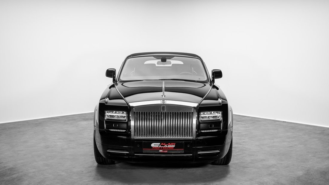 Cabriolet in Dubai, United Arab Emirates 3 - 18649919
