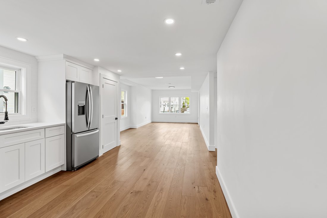 Condo in Medford, Massachusetts, United States 5 - 18649670