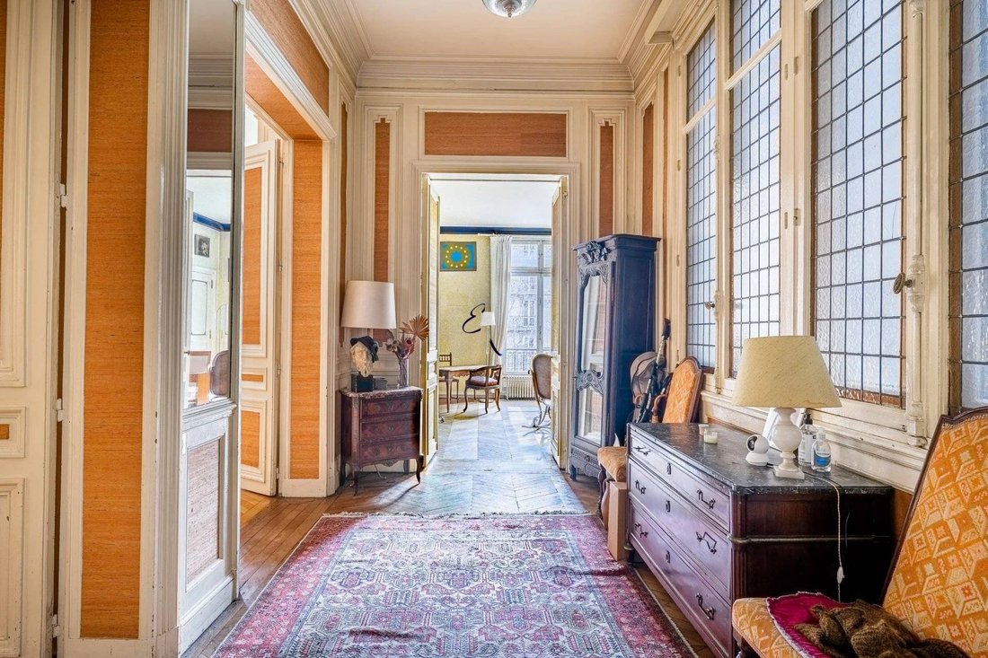 Apartment in Palais Royal, Paris 1er Arrondissement, Paris 4 - 15869633