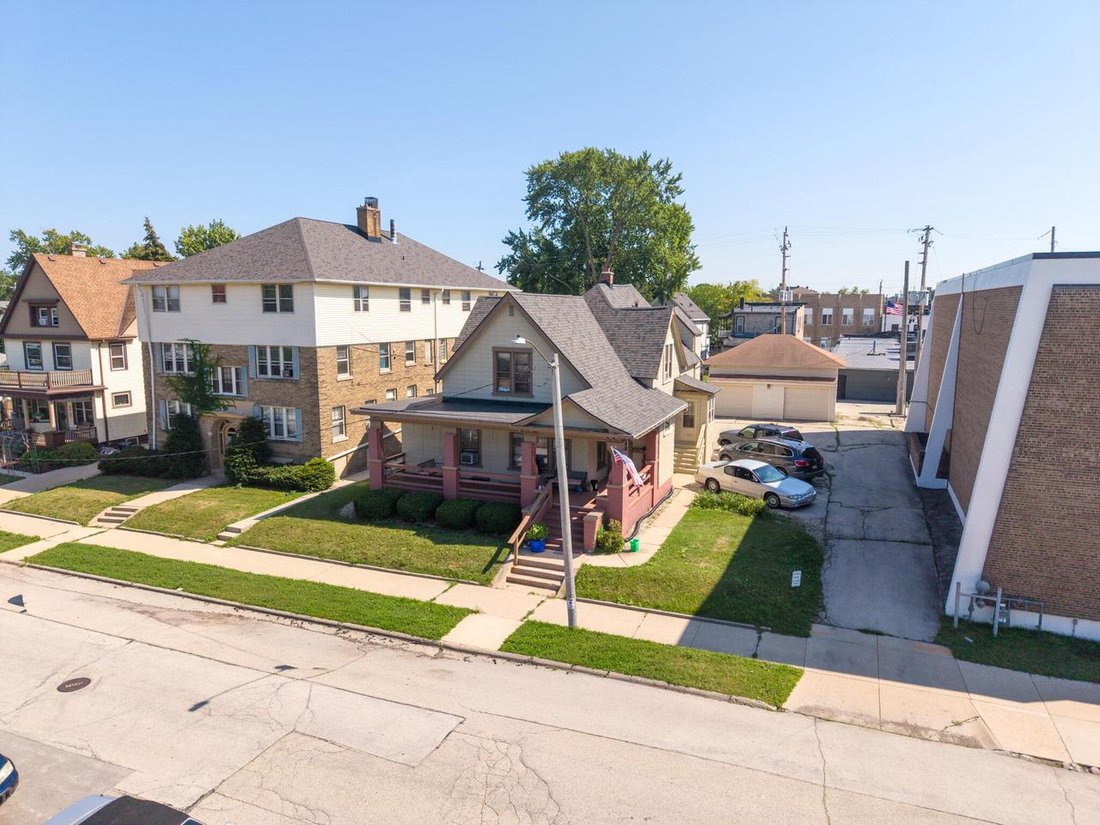 South Milwaukee, Wisconsin, United States 2 - 18648844