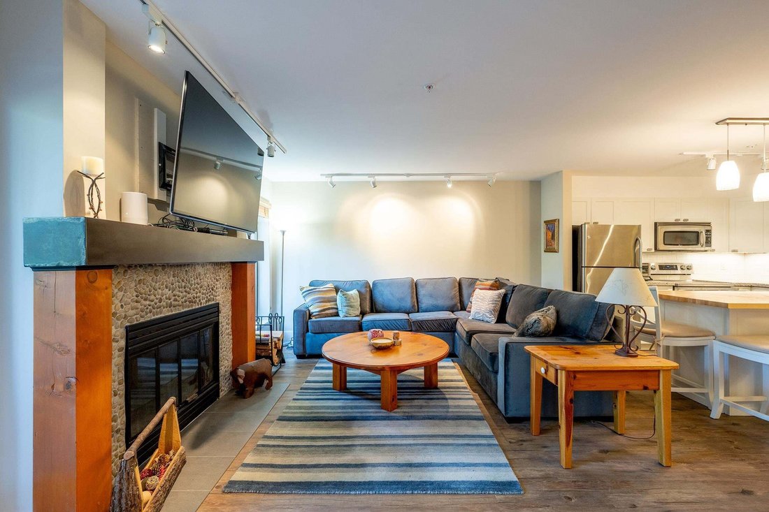 Townhouse in Whistler, British Columbia, Canada 4 - 18649886