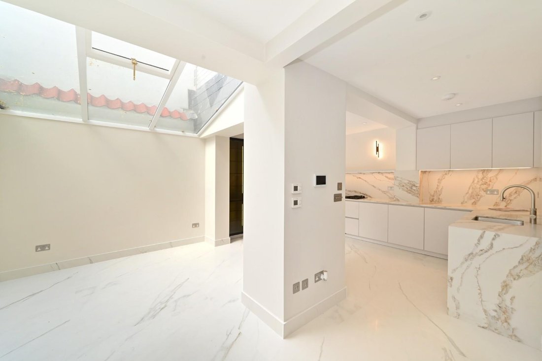 House in Piccadilly, Westminster, England 2 - 18648859