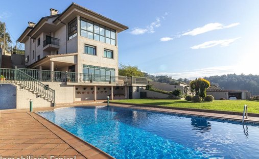Villa in Mogor, Marin, Spain 1