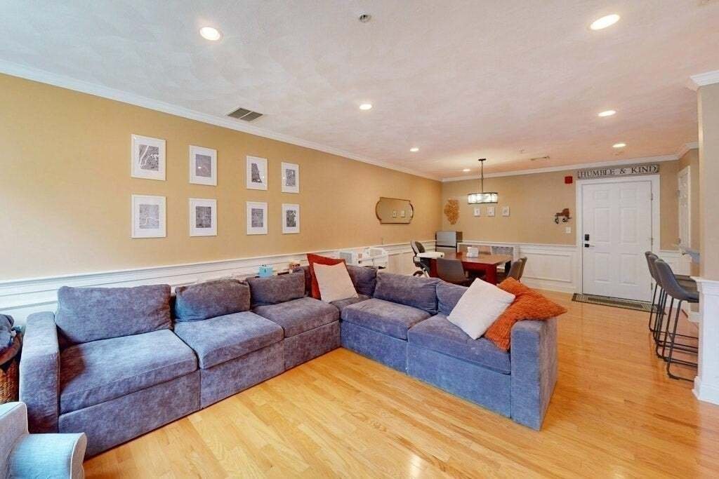 Condo in Medford, Massachusetts, United States 3 - 18649855