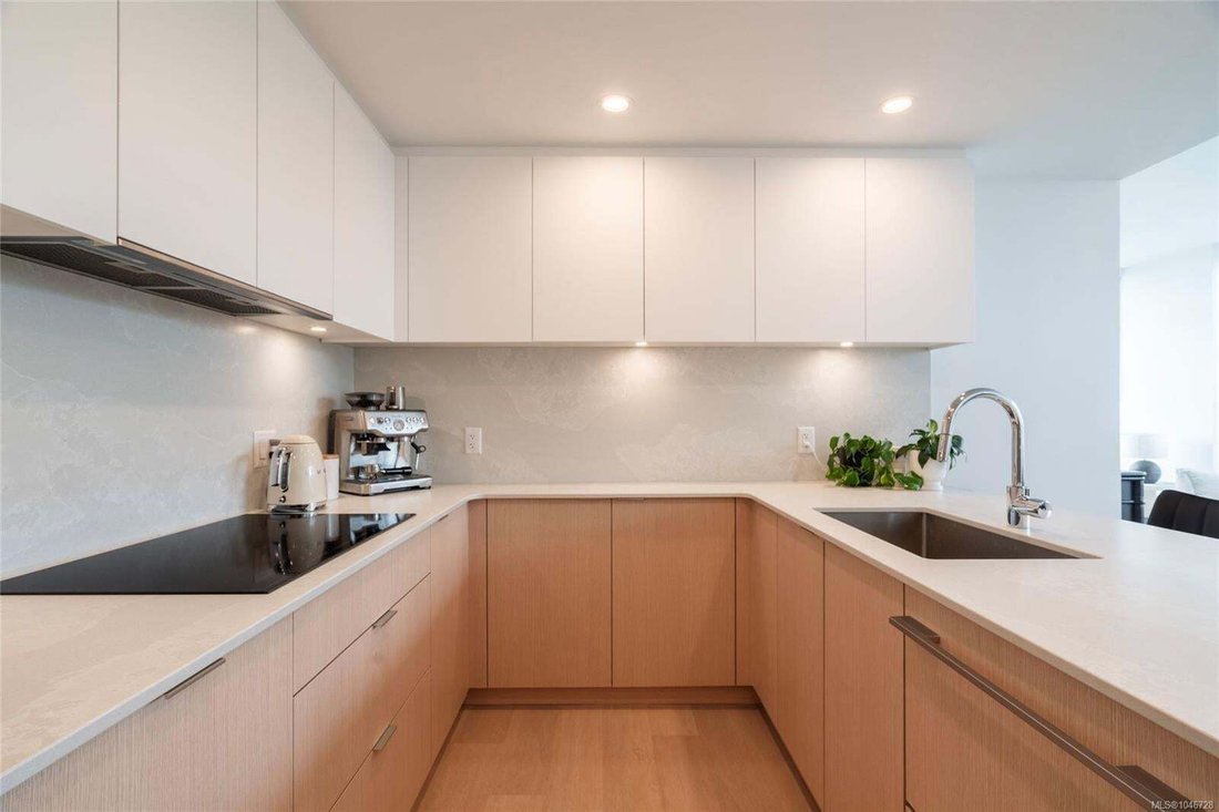 Condo in Victoria, British Columbia, Canada 4 - 18649882