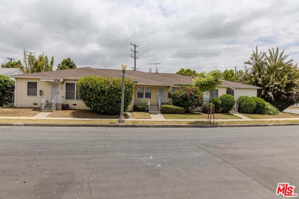 Los Angeles, California, United States 1 - 18649027