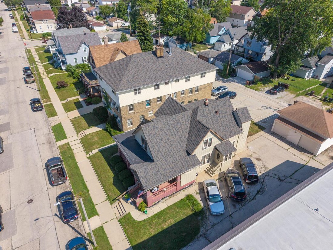 South Milwaukee, Wisconsin, United States 4 - 18648844