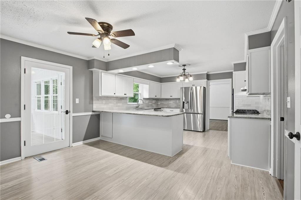 House in Stone Mountain, Georgia, United States 3 - 18649265