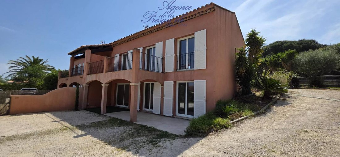 House in Hyeres, Provence-Alpes-Côte d'Azur, France 3 - 17367065