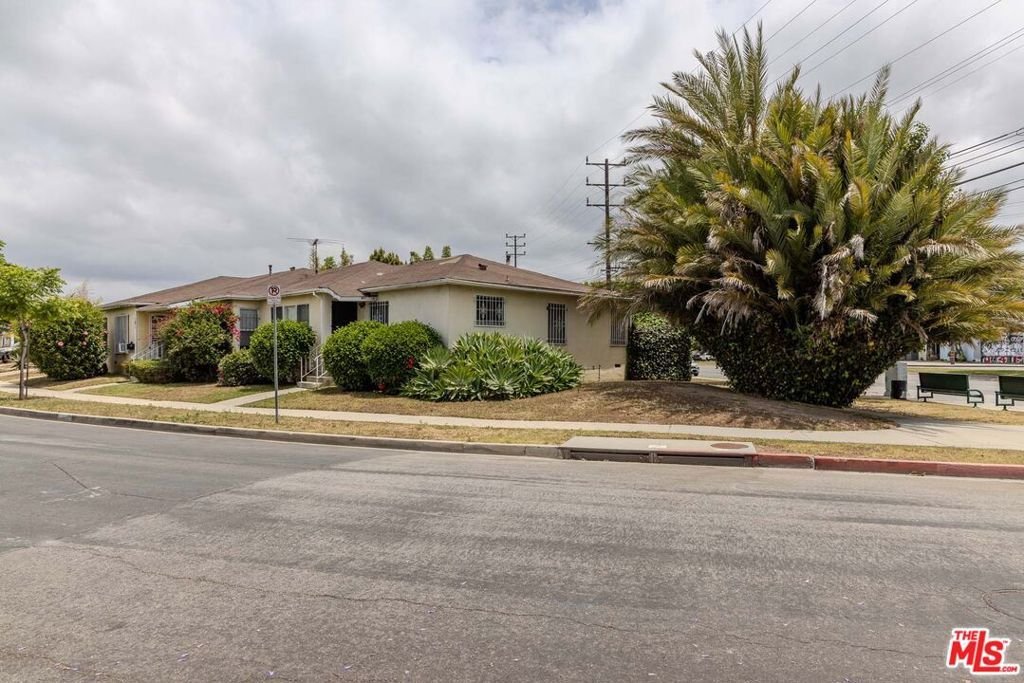 Los Angeles, California, United States 3 - 18649027