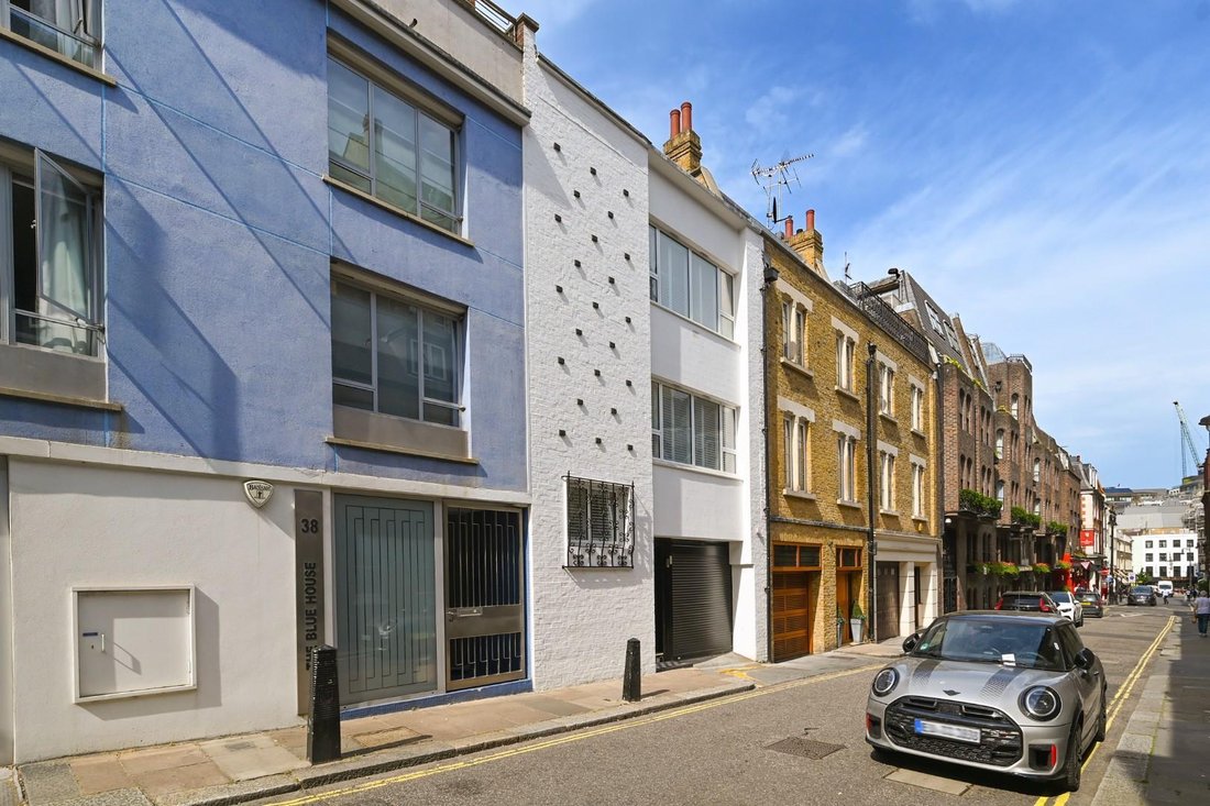 House in Piccadilly, Westminster, England 1 - 18648859
