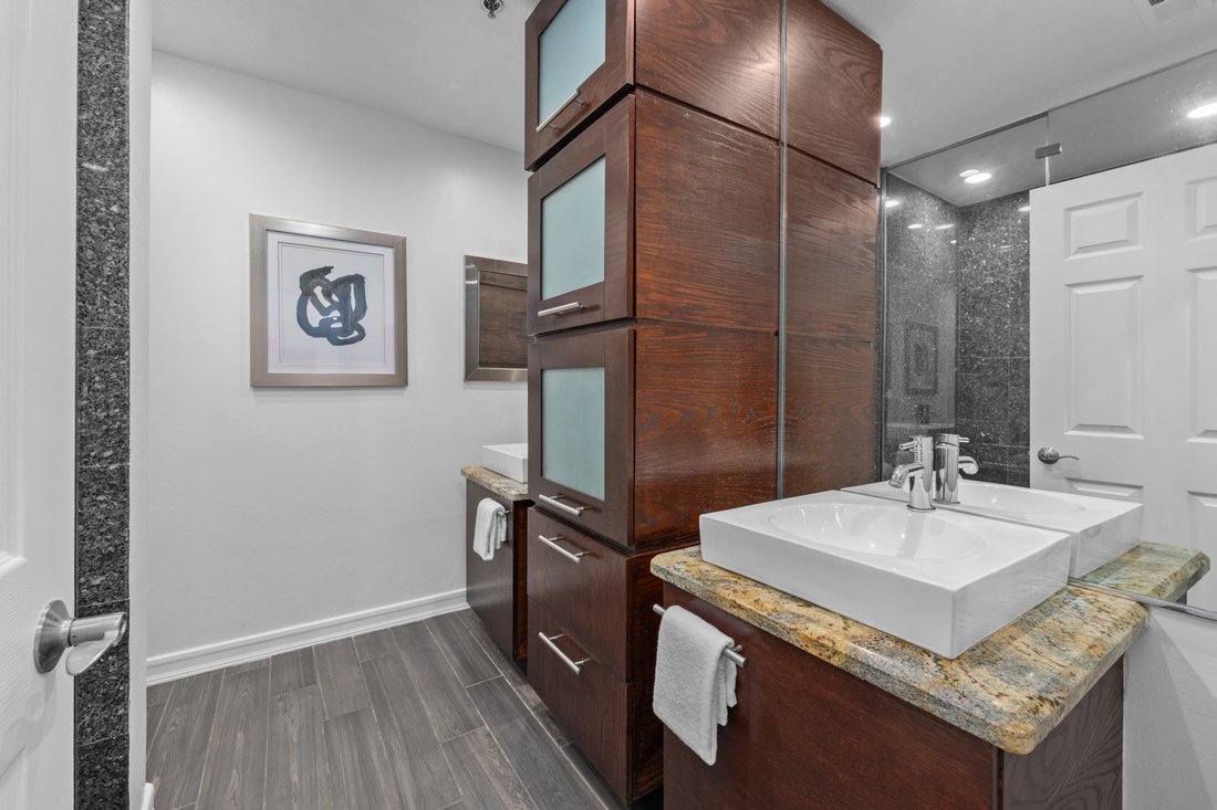 Condo in San Diego, California, United States 5 - 18649682