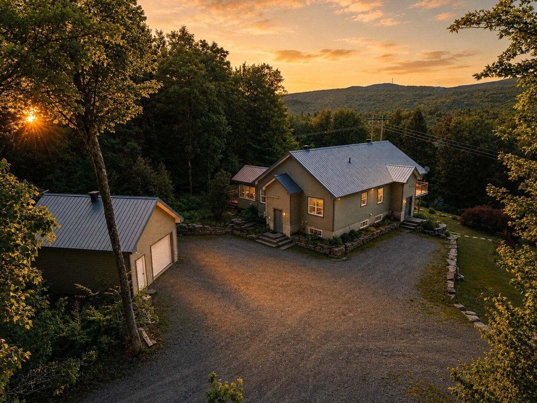 House in Bolton-Est, Quebec, Canada 1 - 18649917