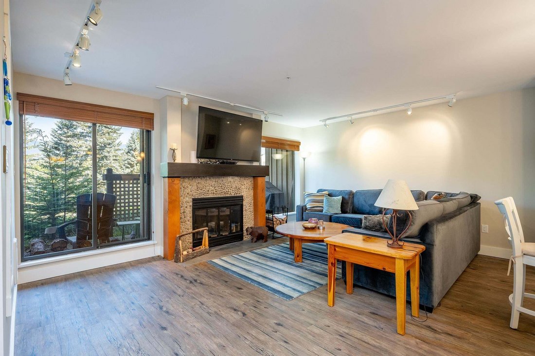 Townhouse in Whistler, British Columbia, Canada 2 - 18649886