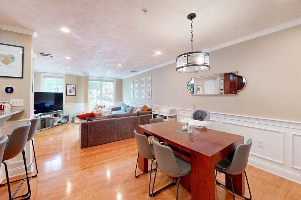 Condo in Medford, Massachusetts, United States 5 - 18649855