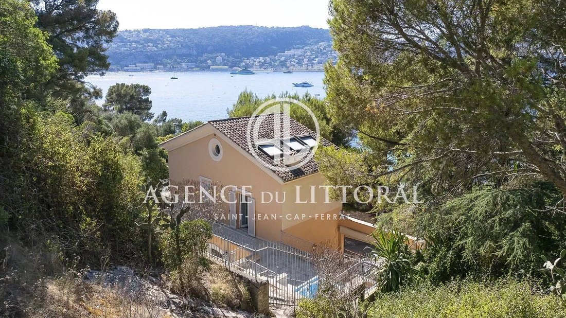 Villa in Saint-Jean-Cap-Ferrat, Provence-Alpes-Côte d'Azur, France 1 - 15730093