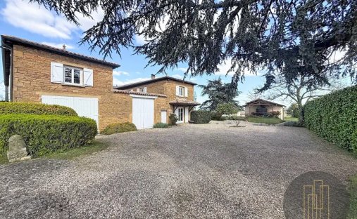 House in Liergues, Porte des Pierres Dorees, France 1