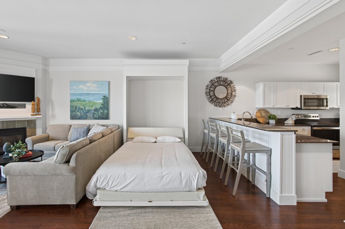 Condo in Petoskey, Michigan, United States 5 - 18649871
