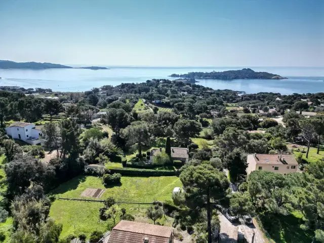 House in Hyeres, Provence-Alpes-Côte d'Azur, France 1 - 17502585