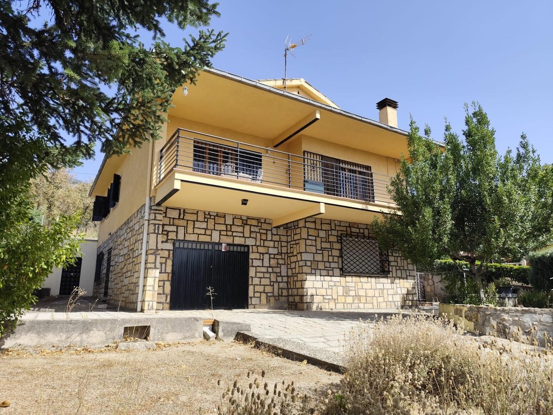 Villa in Cercedilla, Comunidad de Madrid, Spain 1 - 18649071