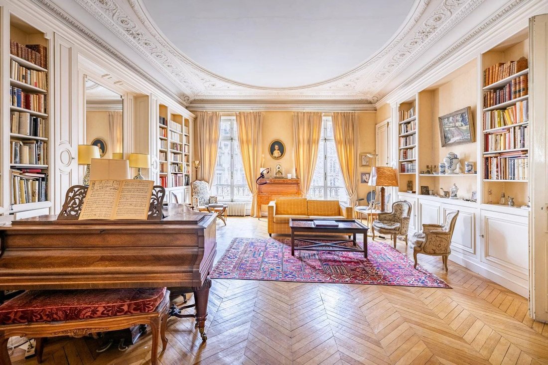 Apartment in Palais Royal, Paris 1er Arrondissement, Paris 3 - 15869633