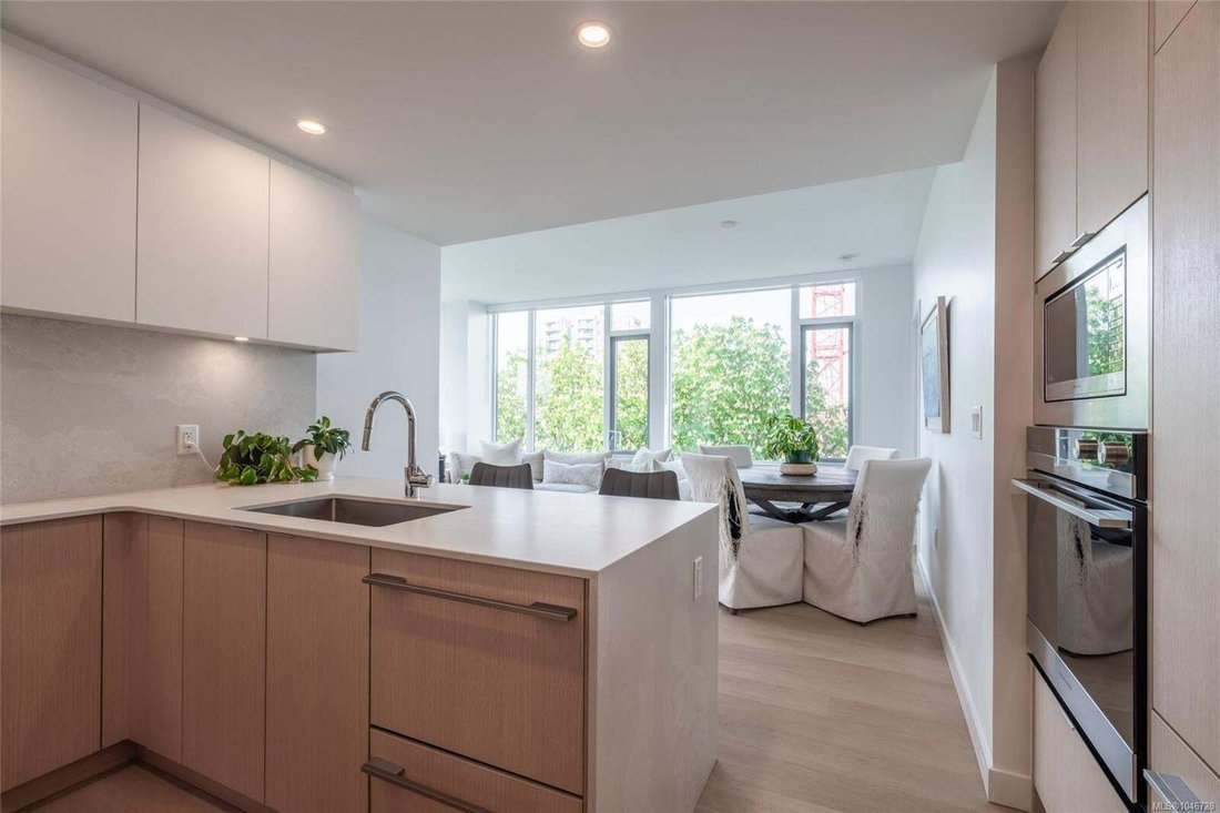 Condo in Victoria, British Columbia, Canada 3 - 18649882