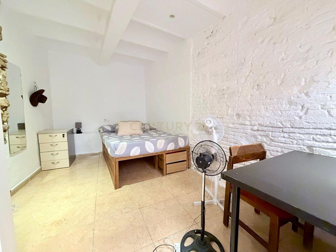 Apartment in Ciutat Vella, Barcelona, Spain 4 - 18649902