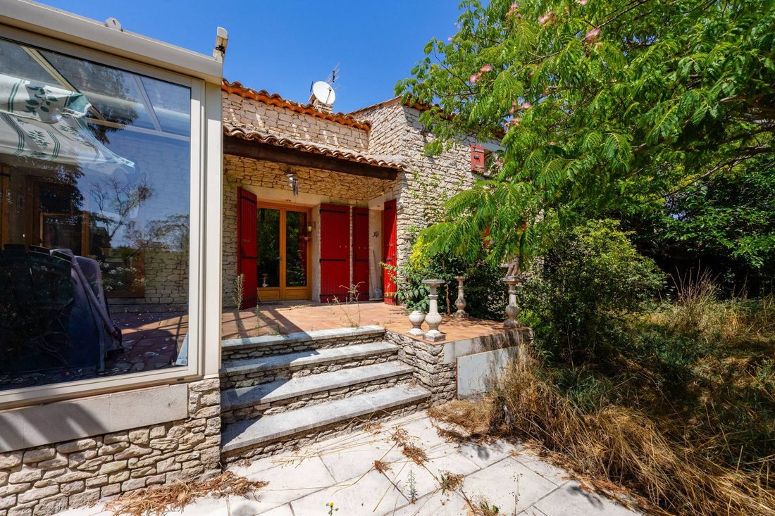 House in Gordes, Provence-Alpes-Côte d'Azur, France 3 - 18649425