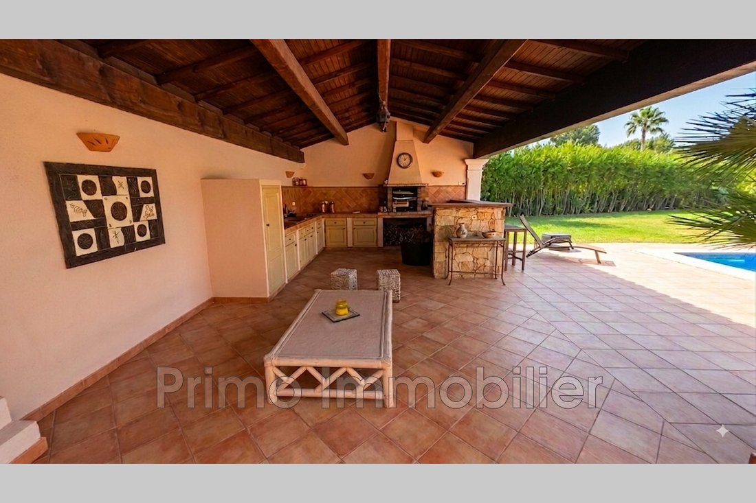 Villa in Grimaud, Provence-Alpes-Côte d'Azur, France 3 - 18649749