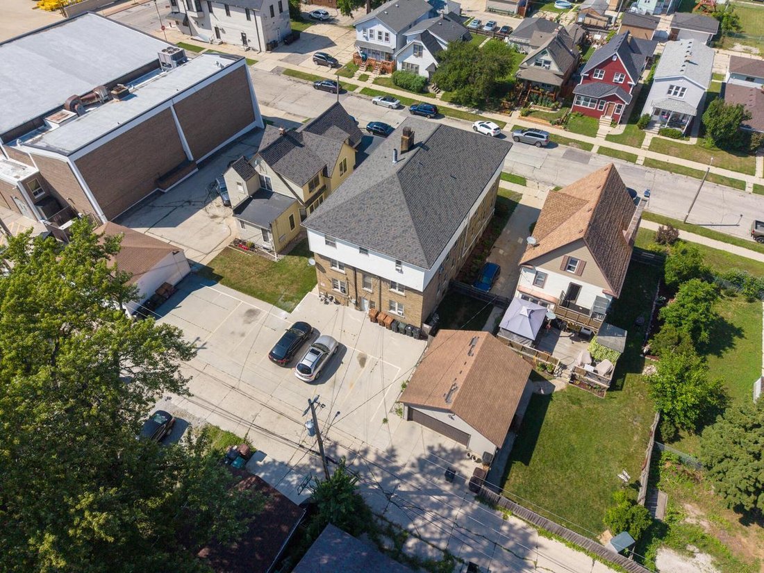 South Milwaukee, Wisconsin, United States 5 - 18648844