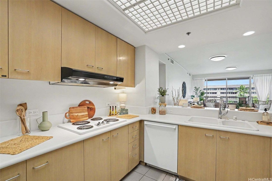 Condo in Honolulu, Hawaii, United States 5 - 18649877