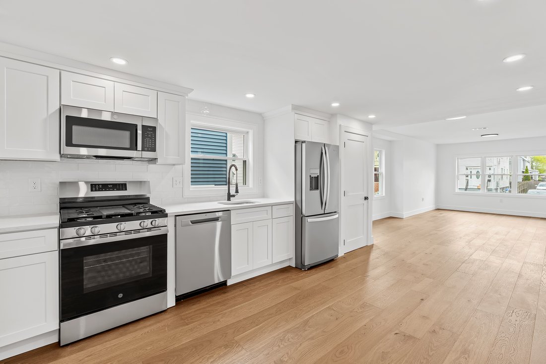 Condo in Medford, Massachusetts, United States 4 - 18649670