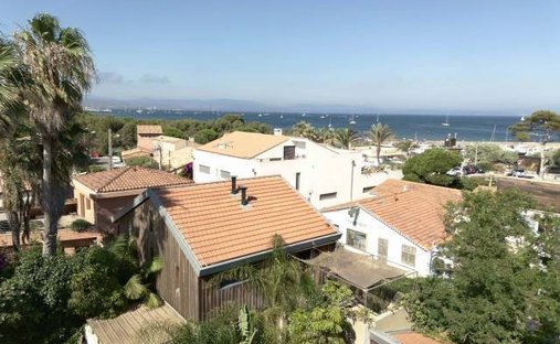 House in Hyeres, Provence-Alpes-Côte d'Azur, France 1