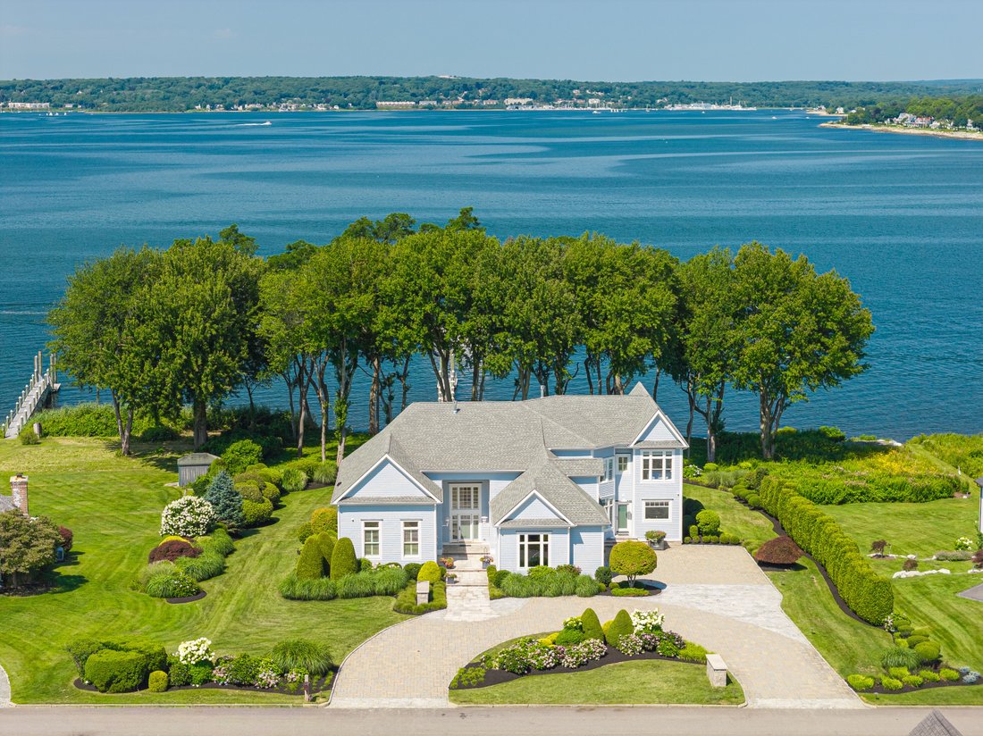 Warwick, Rhode Island, United States 5 - 18649693