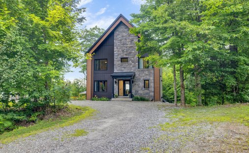 House in Val-des-Monts, Quebec, Canada 1
