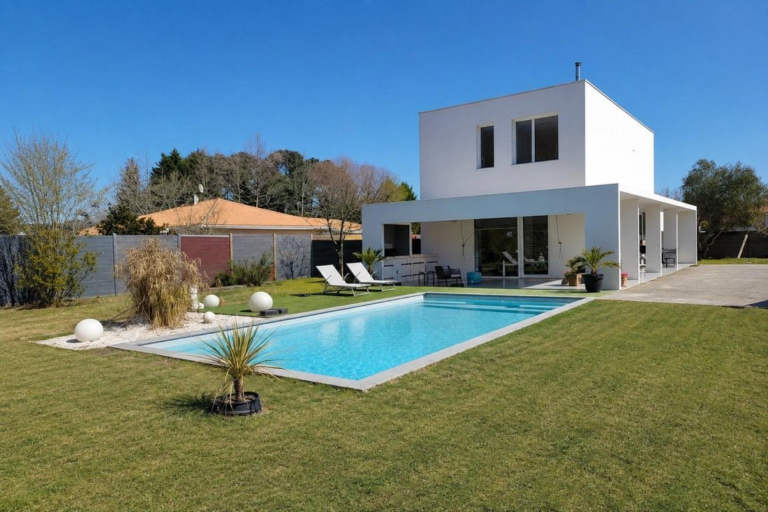 House in Biscarrosse, Nouvelle-Aquitaine, France 1 - 17511457