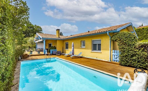 House in Est, Saint-Vincent-de-Tyrosse, France 1