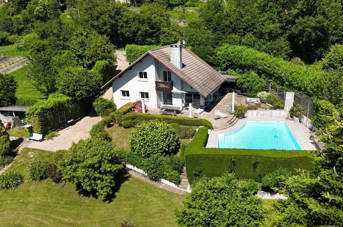 Villa in Pugny-Chatenod, Auvergne-Rhône-Alpes, France 1 - 18649227