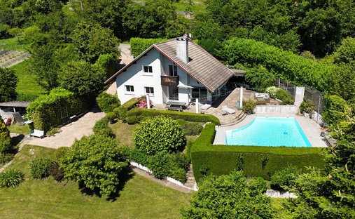 Villa in Pugny-Chatenod, Auvergne-Rhône-Alpes, France 1