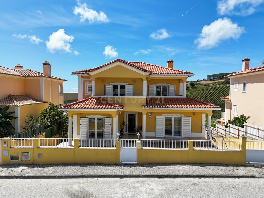 Villa in Encarnacao, Lisbon, Portugal 1 - 18647403