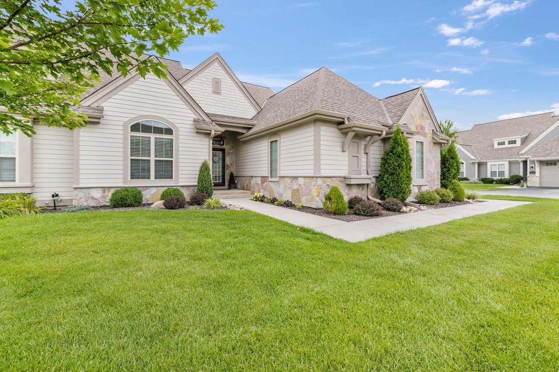 Condo in Okauchee Lake, Wisconsin, United States 1 - 18648851